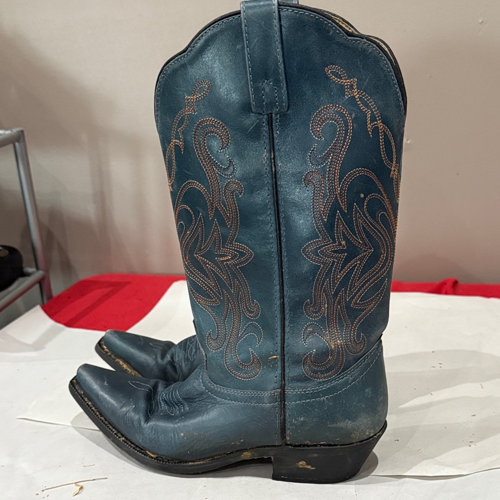 Stylish Blue Embroidered Heeled Boots - image 3